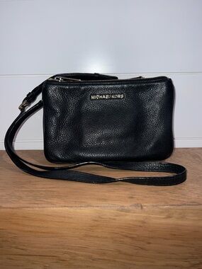 Michael Kors Jet Set Travel Pebbled Black Leather Crossbody Pouch with Gold Logo